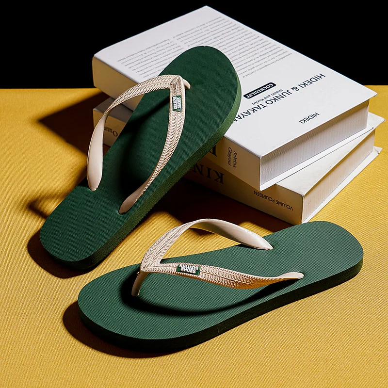 Men's flip flops for summer 2026, new casual and versatile clip toe beach shoes, trendy outerwear, anti slip and cool slippers