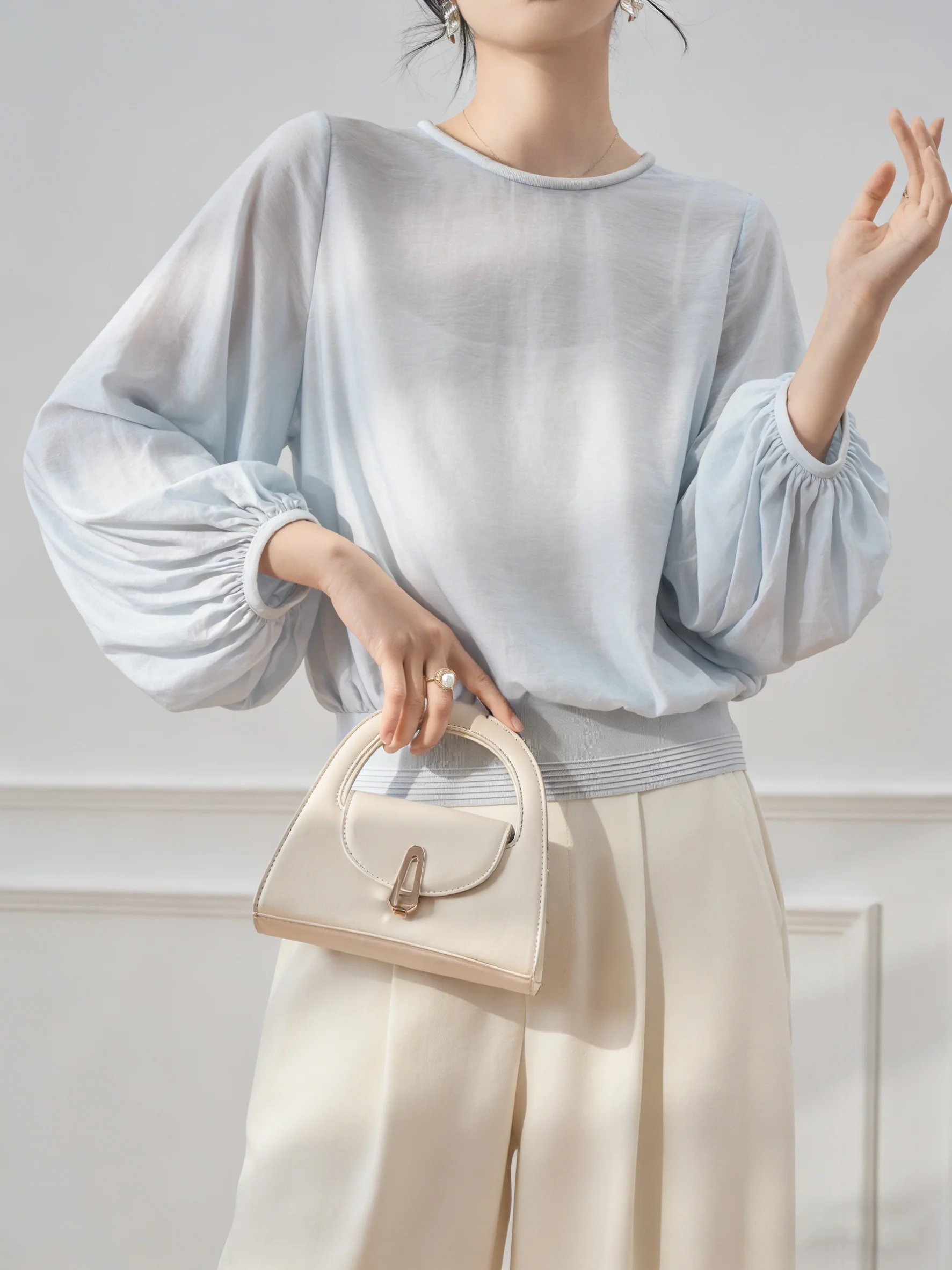 

Синяя легкая солнцезащитная рубашка женская, модель 2026 года, летняя новинка, люксовая, омолаживающая, модная, высококачественная.