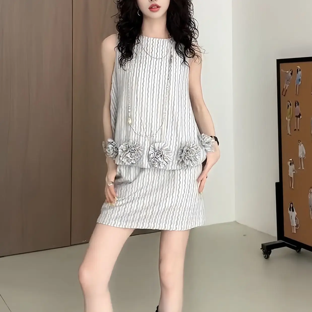 

New Summer Casual Solid Color Sleeveless Top Vest + High Waist Slimming Skirt Short Skirt Suit