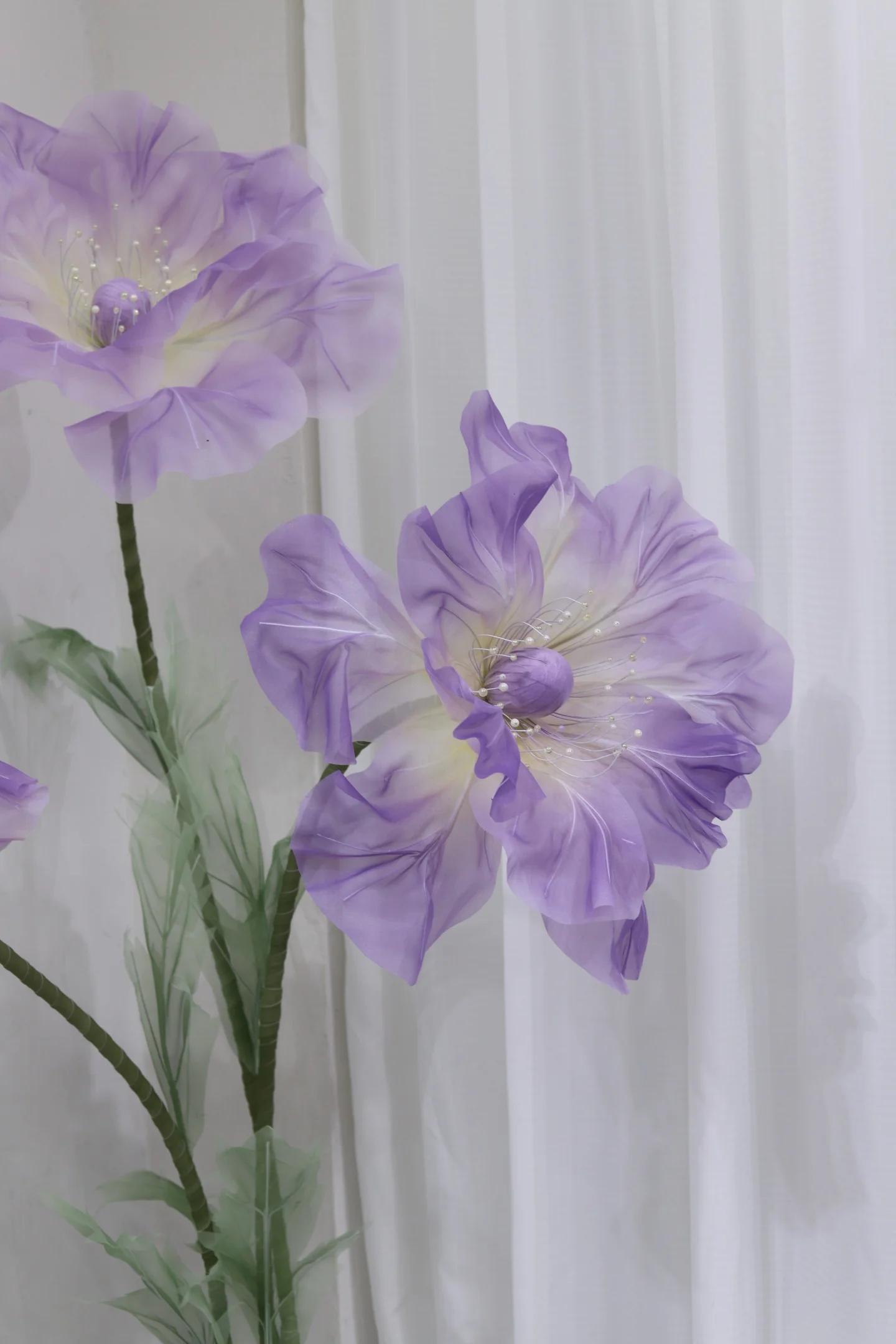 Künstliche große simulierte Organza-Blumenköpfe, Hochzeit, Straßenführer, Blume, Zuhause, Party, Event, Hintergrund, Dekor, Bühnenfenster-Layout – Detail 2