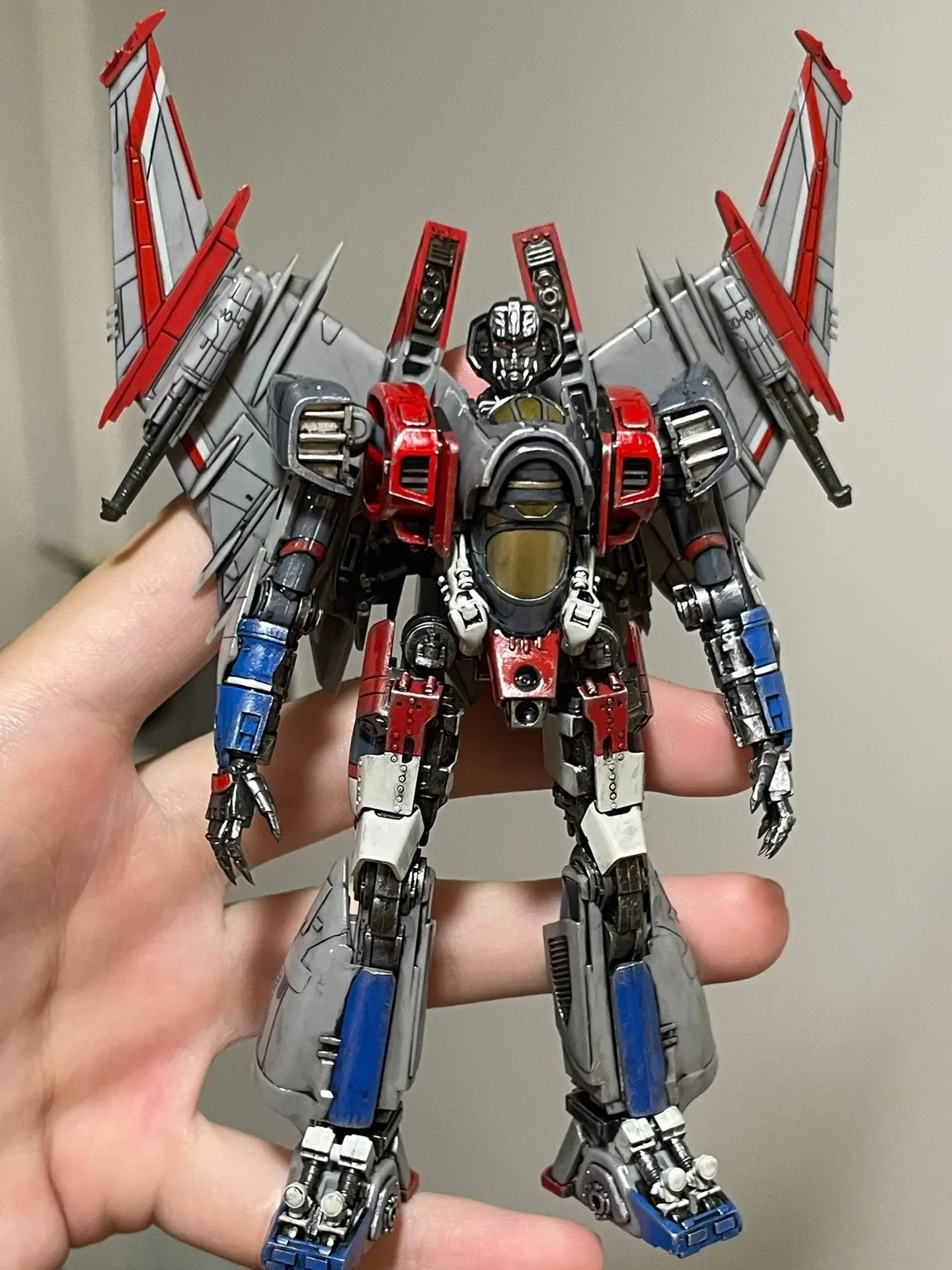 Em estoque menino trompetista kit inteligente sk08 tf6 starscream sem cola montagem móvel robô modelo figuras de ação presentes