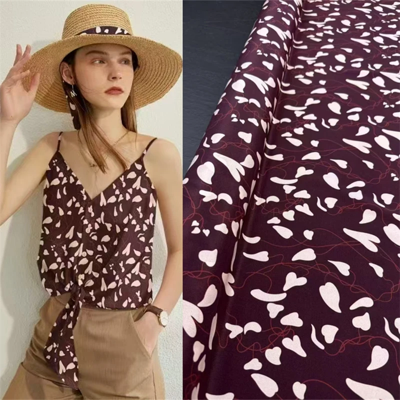

Classic Little Love Printed Wine Red Crepe Silk Sewing Clothing Material High Quality DIY Shirt Dress Fashion Silk Fabric Satin