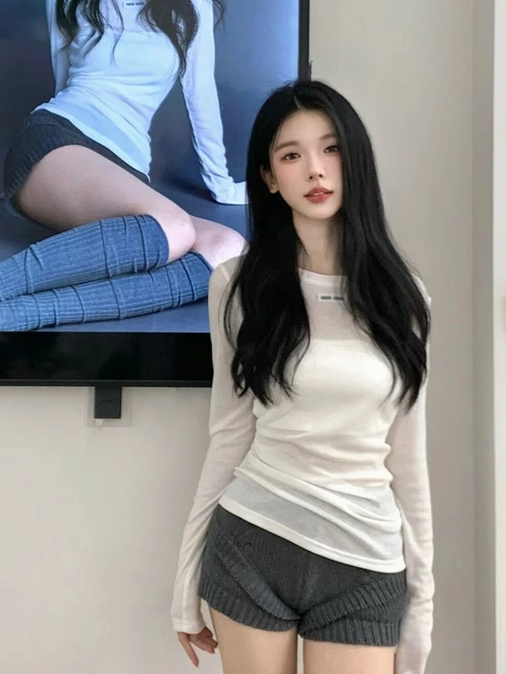 Dopasowana dzianinowa koszulka letnia damska z długim rękawem, okrągły dekolt, wyszczuplający krój w talii, elegancka ochrona przeciwsłoneczna, narzutka na klimatyzację, swobodny top.