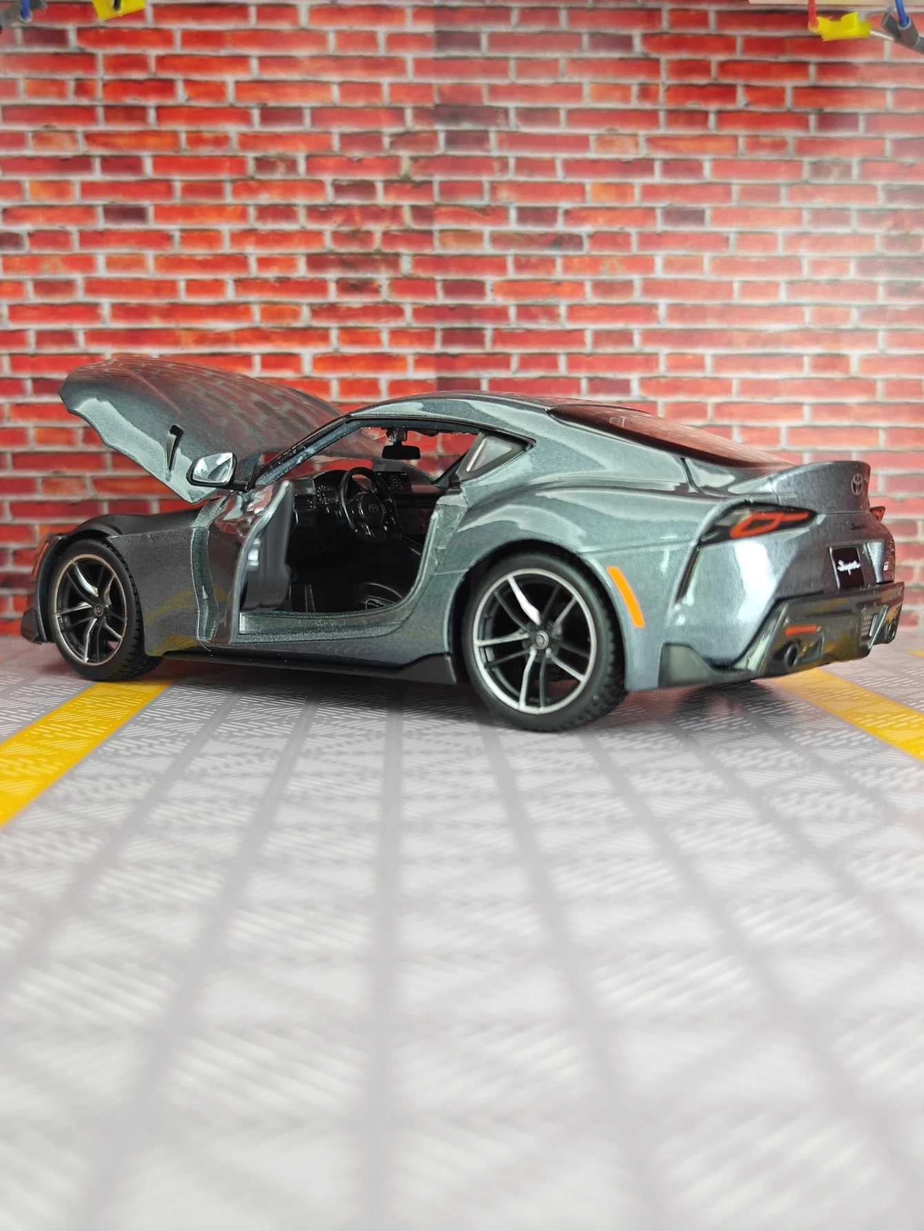 

Maisto 1:24 Toyota GR alloy supercar model car ornaments collection static toy car to give boys gifts