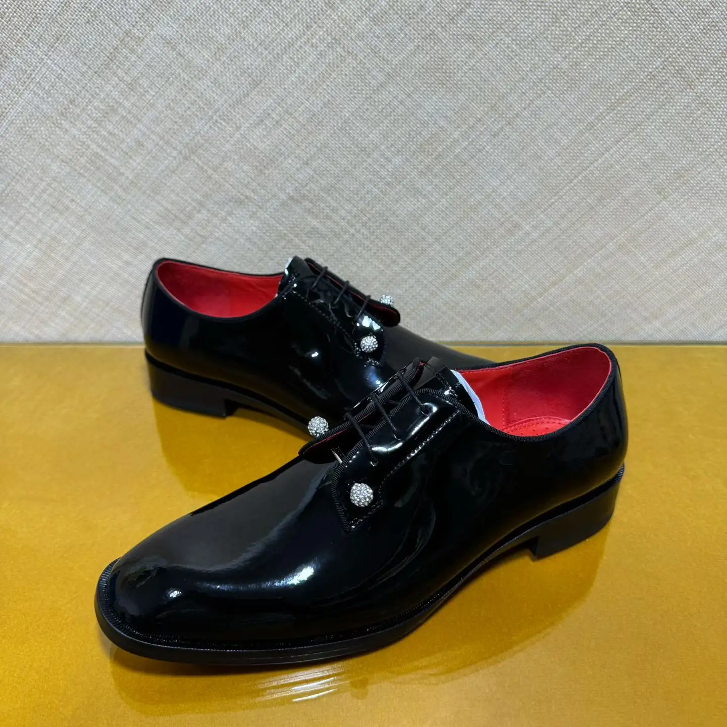 Luxury Oxford Shoes Rhinestone Button Men's Patent Leather Shoes Formal Business Dress Shoes Red Bottom Wedding Party Footwear