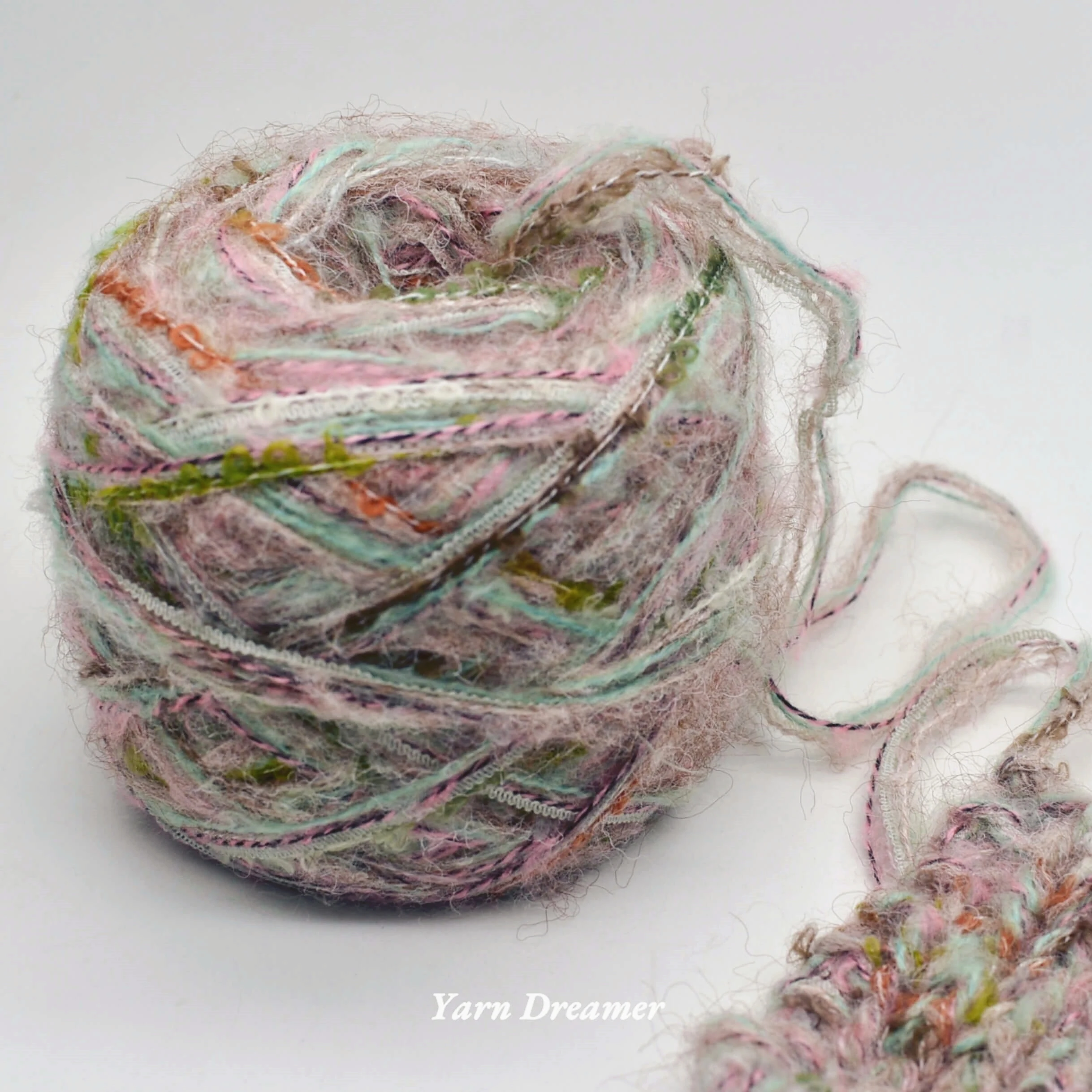 

Aesthetic Variegated Fluffy Yarn for Crochet Vintage Knitting Yarns Hand Blended Wool Crochet Yarn Chunky Multicolored Mint Pink