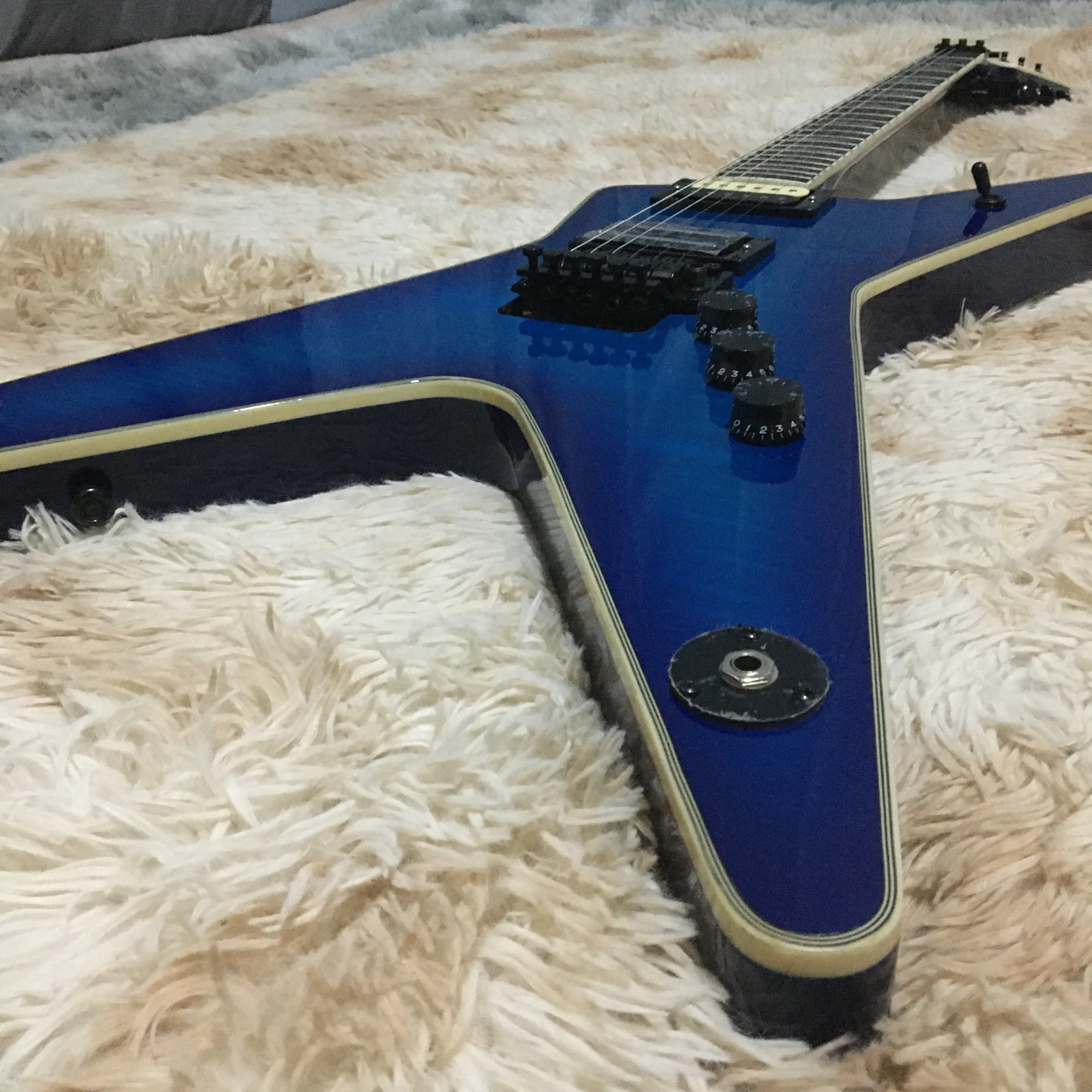 Irregular 6-string integrated electric guitar,bule, Perfect tone,hot sale in stock ,customizable,24F