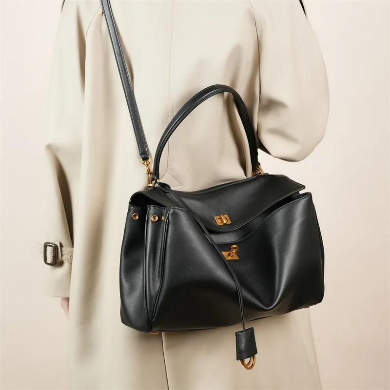 

Top layer leather premium sensory bag, large capacity casual travel single shoulder hand-held women's bag, soft version