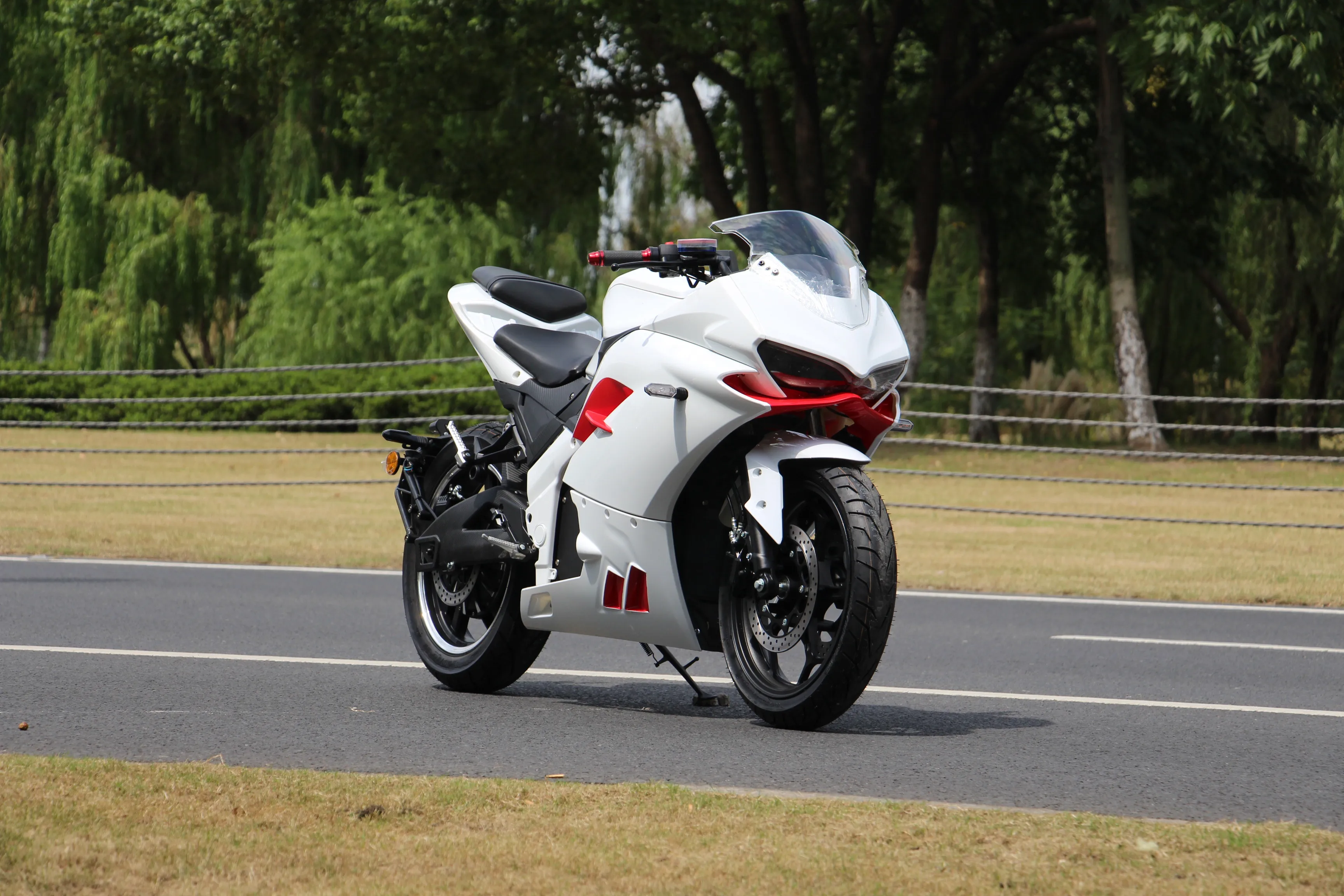 Calico Brand New 5000W 72V Electric Racing Motorcycle 60A Lithium Battery 120km Maximum Range 80km/h Speed