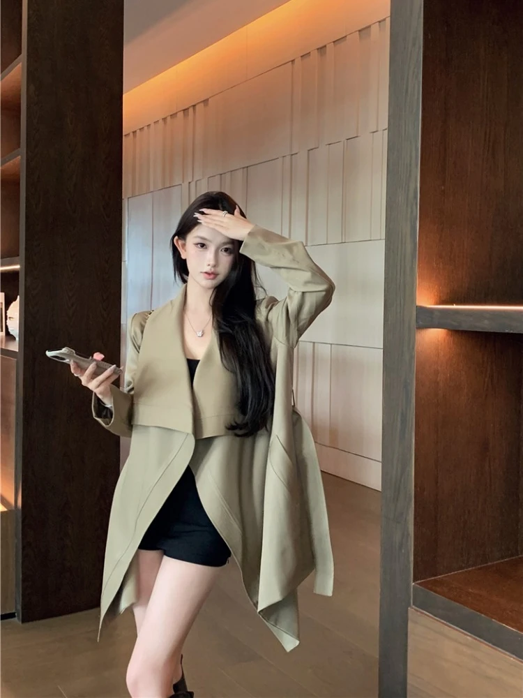 الكورية نمط المرأة خندق معطف 2025 الخريف موضة جديدة وشاح الخصر ربط سترة واقية قصيرة أنيقة فضفاضة صورة ظلية الكاكي سترة #4
