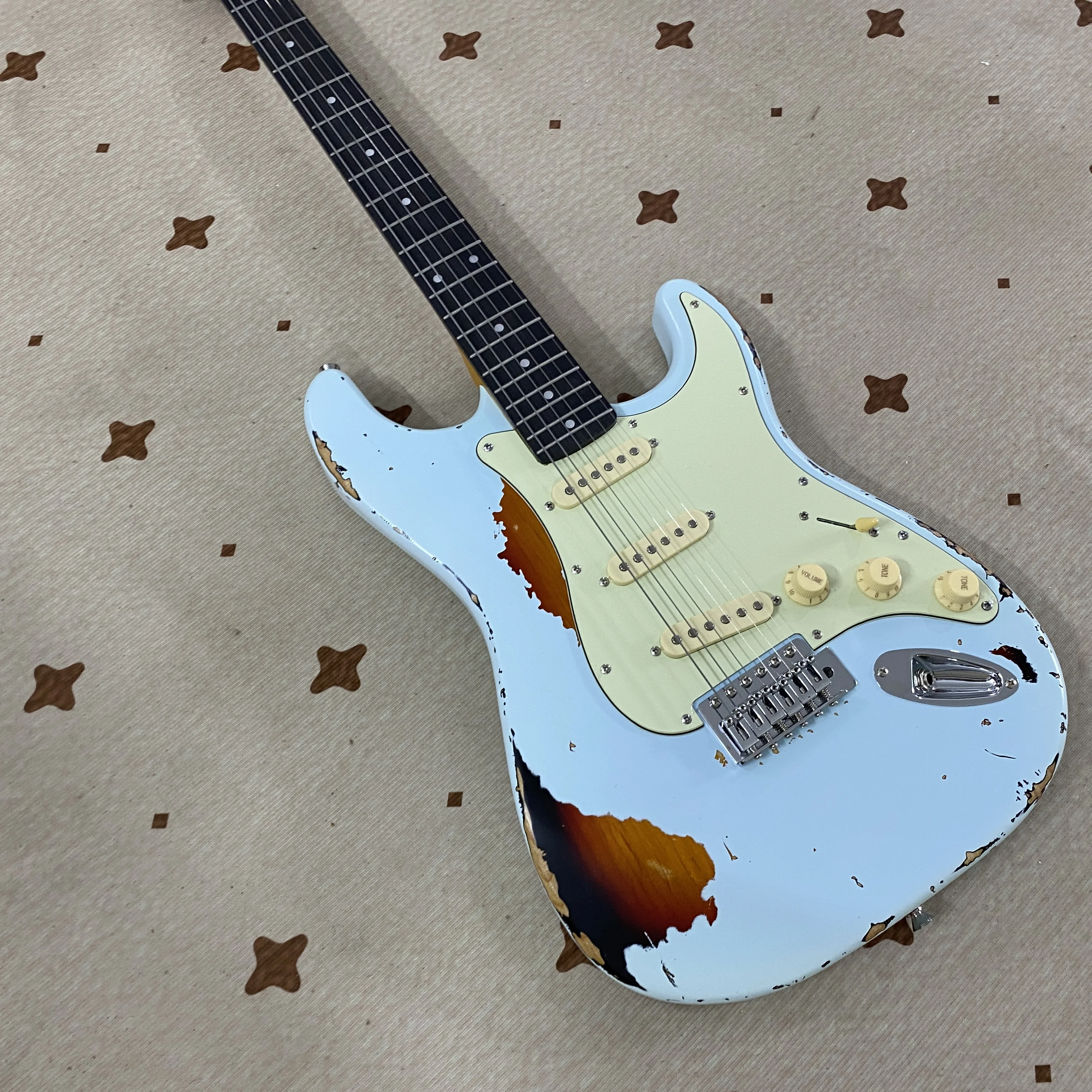 Vicers Fast shipping Relic electric guitar, handmade customization, SSS pickup, maple neck, rosewood fingerboard, ST guitar