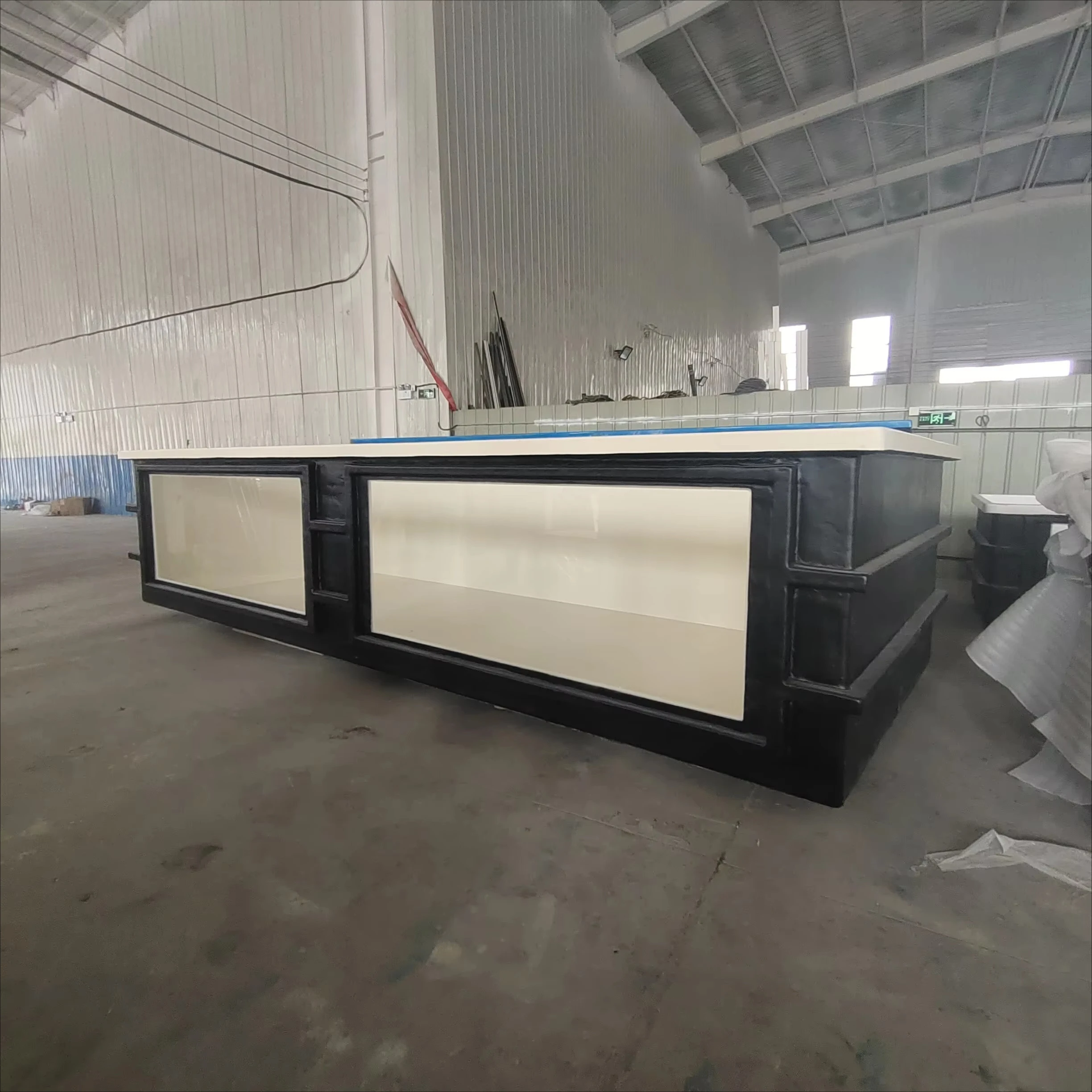 Fiberglass observation fish tank FRP circulating aquaculture tank with acrylic window, suitable for koi farm ponds