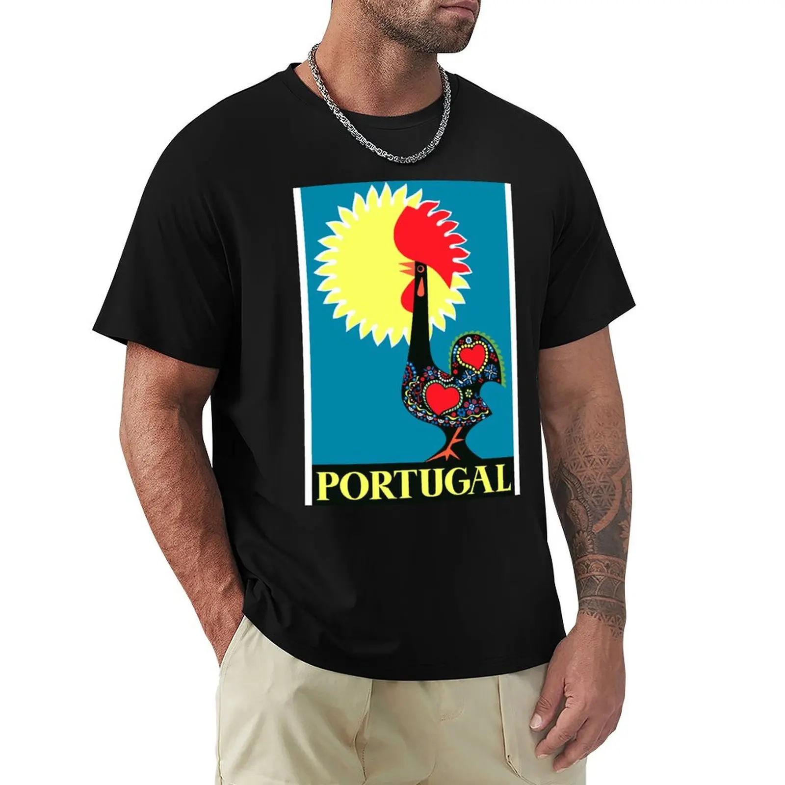 Camiseta com estampa de pôster de viagem do Galo de Barcelos de Portugal de 1965, camiseta simples casual de manga curta