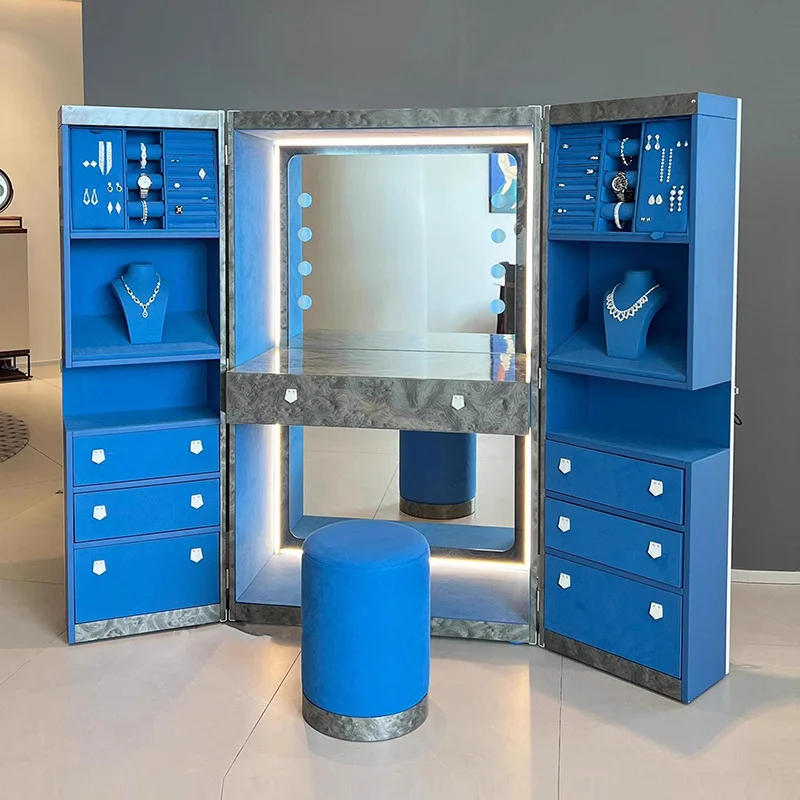 خزانة مجوهرات خفيفة فاخرة من الخشب الصلب ممتدة من الأرض حتى السقف مع مرآة