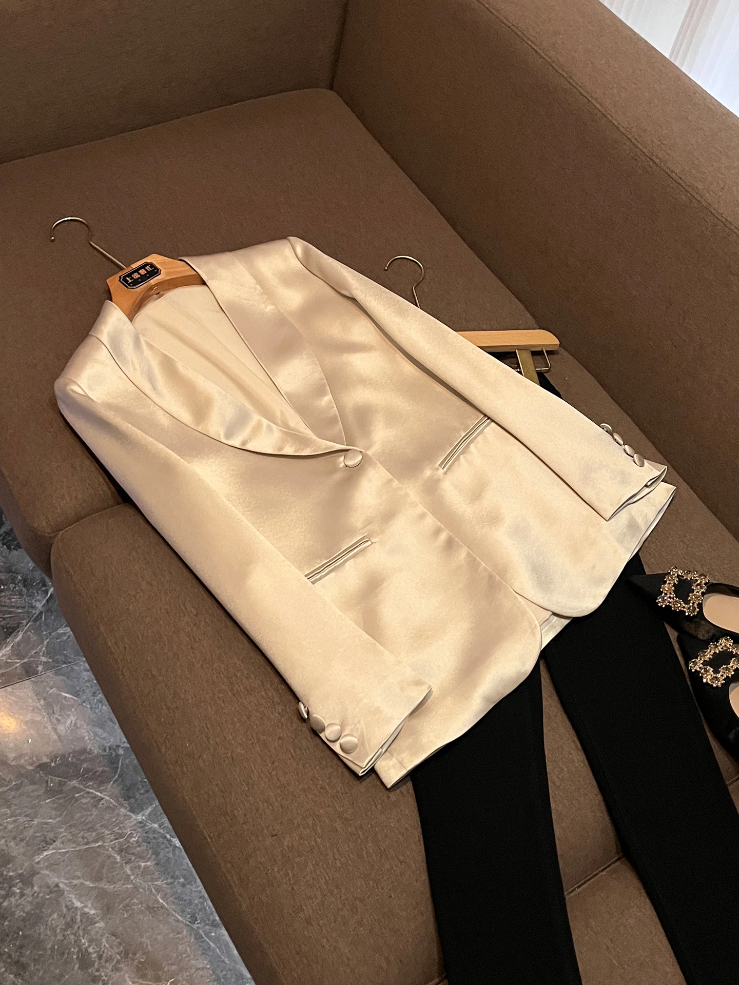 Summer 2026 Women's Slim Fit Satin Suit Long Sleeve Tailored Jacket Name Lady Elegant High-End Feel Commute Style One Button