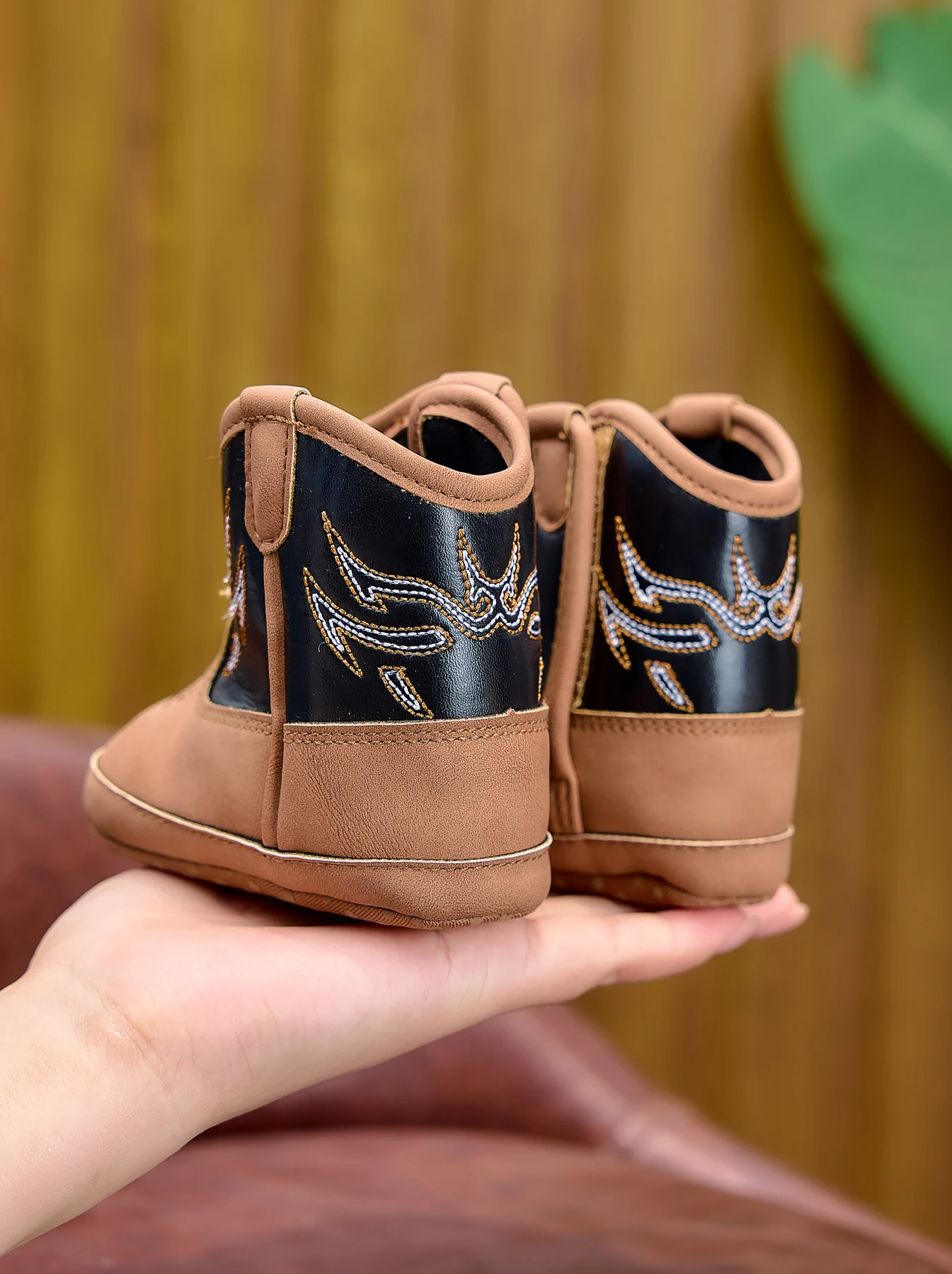 Vintage Farbblock-Stickerei Baby-Cowboystiefel 0-12 Monate Weichsohlige Anti-Kollisions-Laufschuhe für Neugeborene High-Top Kurze Stiefel – Detail 13