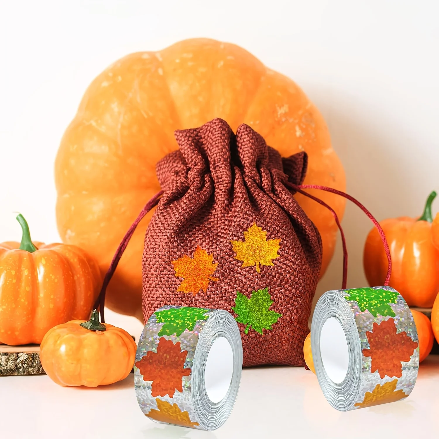 500Pcs/Roll Fall Thanksgiving Leaf Stickers 5 Colors Maple Leaf Decals Holographic Self Adhesive Label Stickers Roll for Autumn