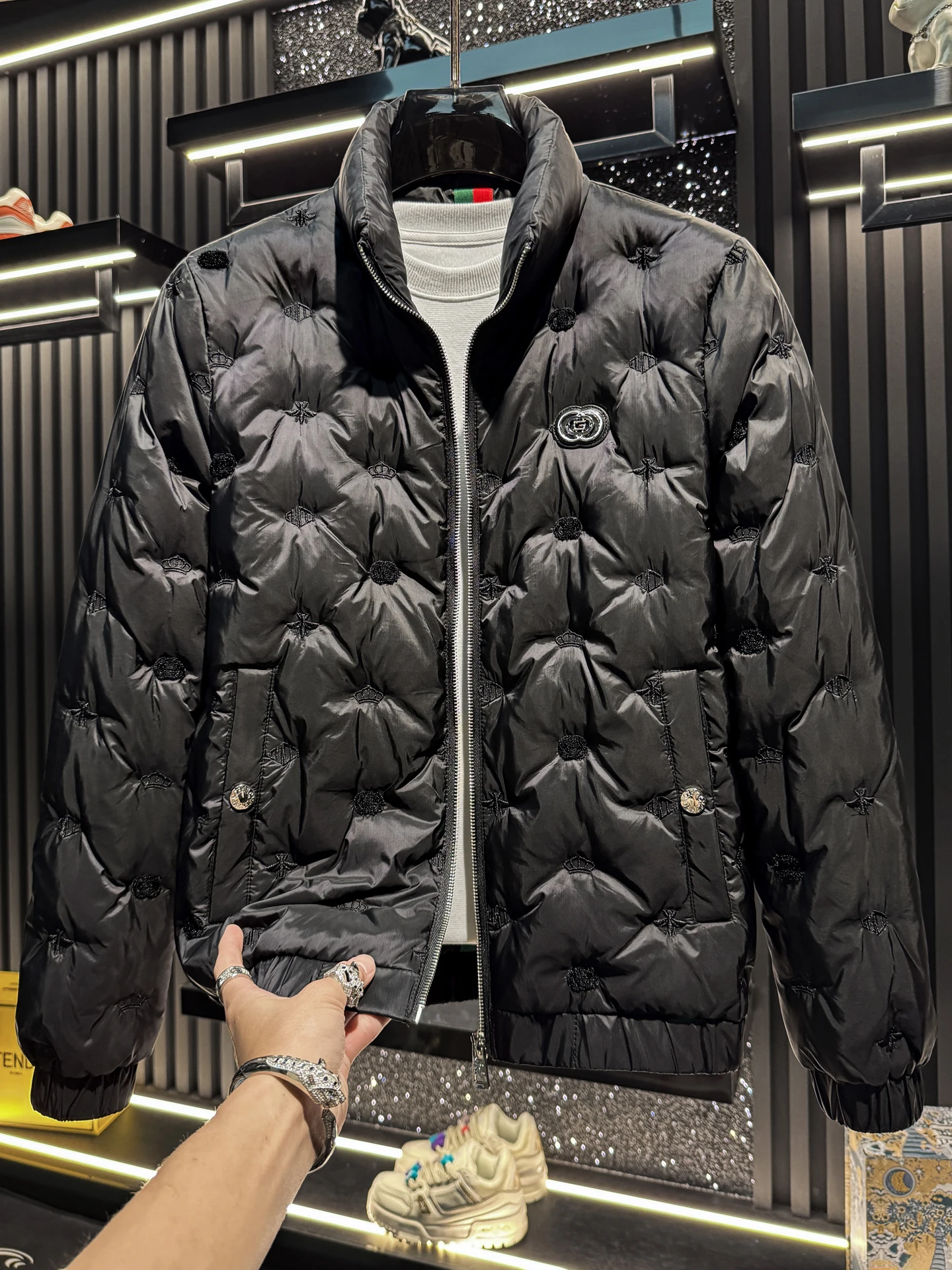 

Men's Short Stylish Fashionable Warmth Embroidered Stand Collar down Jacket Winter European Style 2025 New Arrival Polyester ...