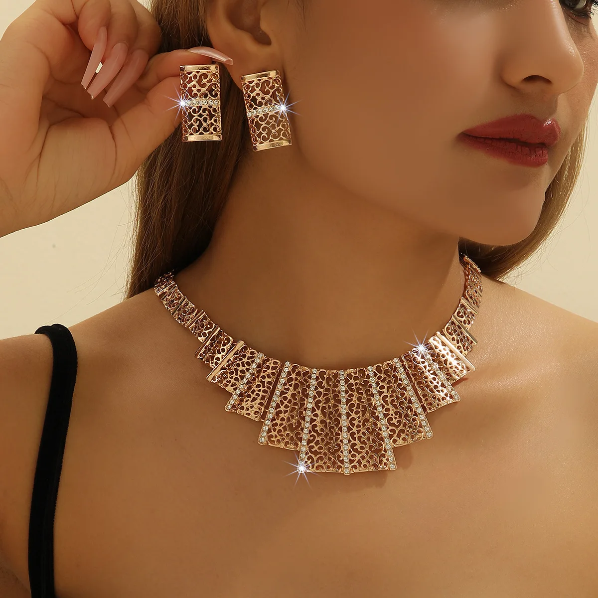 

Stylish Gold Hollow Square Fishtail-design with White Rhinestones Necklace Earrings Jewelry Set for Woman