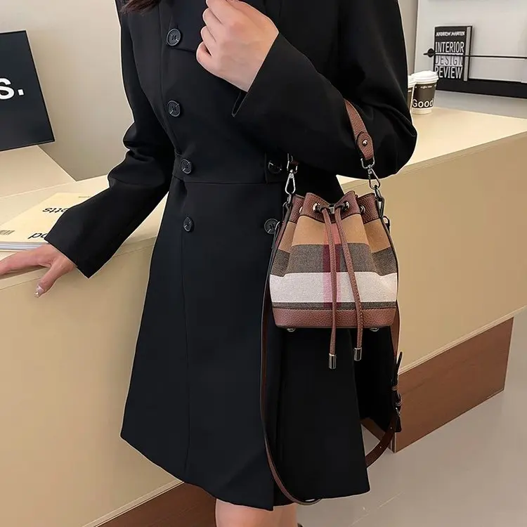 

Luxury Designer Trendy Classic Diaper Bags For Women Elegant Leather Large Capacity Minimalist Shoulder Bag Fashionable Simple