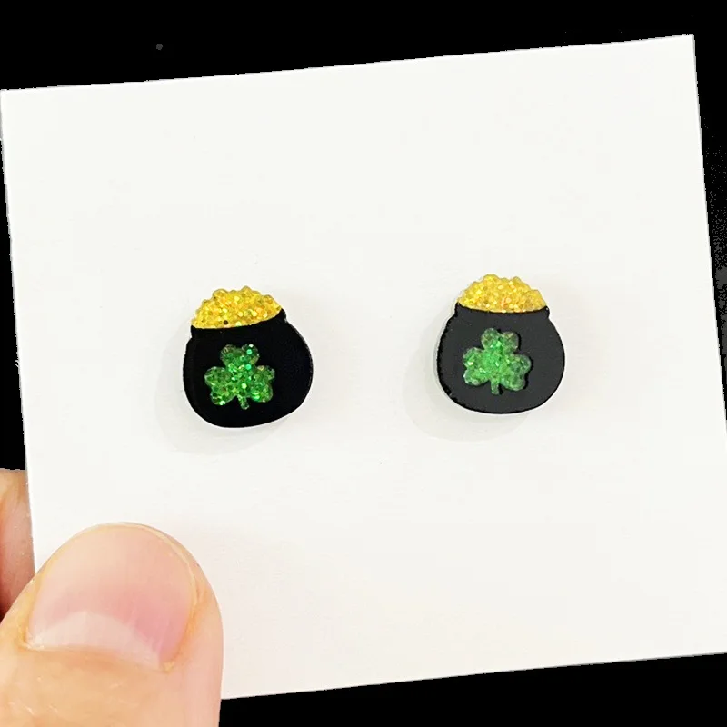 4 leaf Clover Earrings in Green glitter acrylic, 2025 St Patricks Day jewelry, Green Acrylic St Patricks Day STUD EARRINGS
