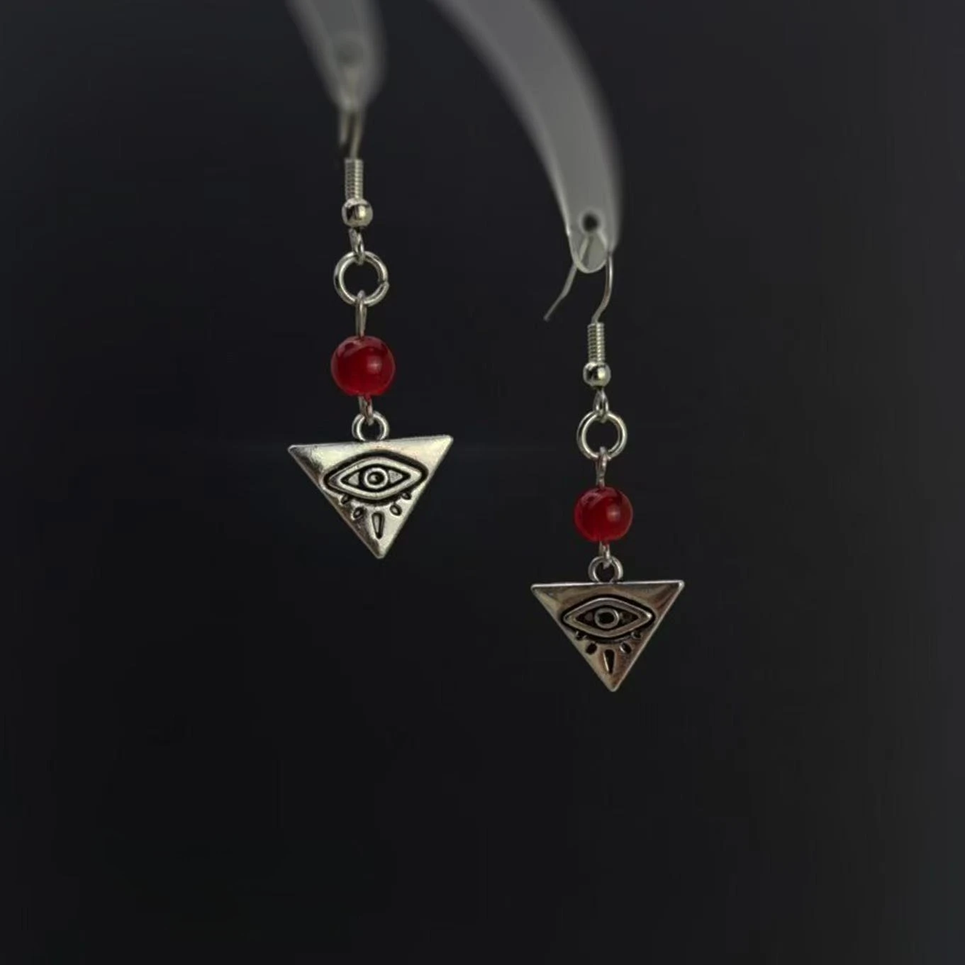 Vintage Gothic The Eye of Devil Earrings for Women Niche Design Red Blue Bead All-seeing Eye Punk Jewelry Creative Ear Clip Gift
