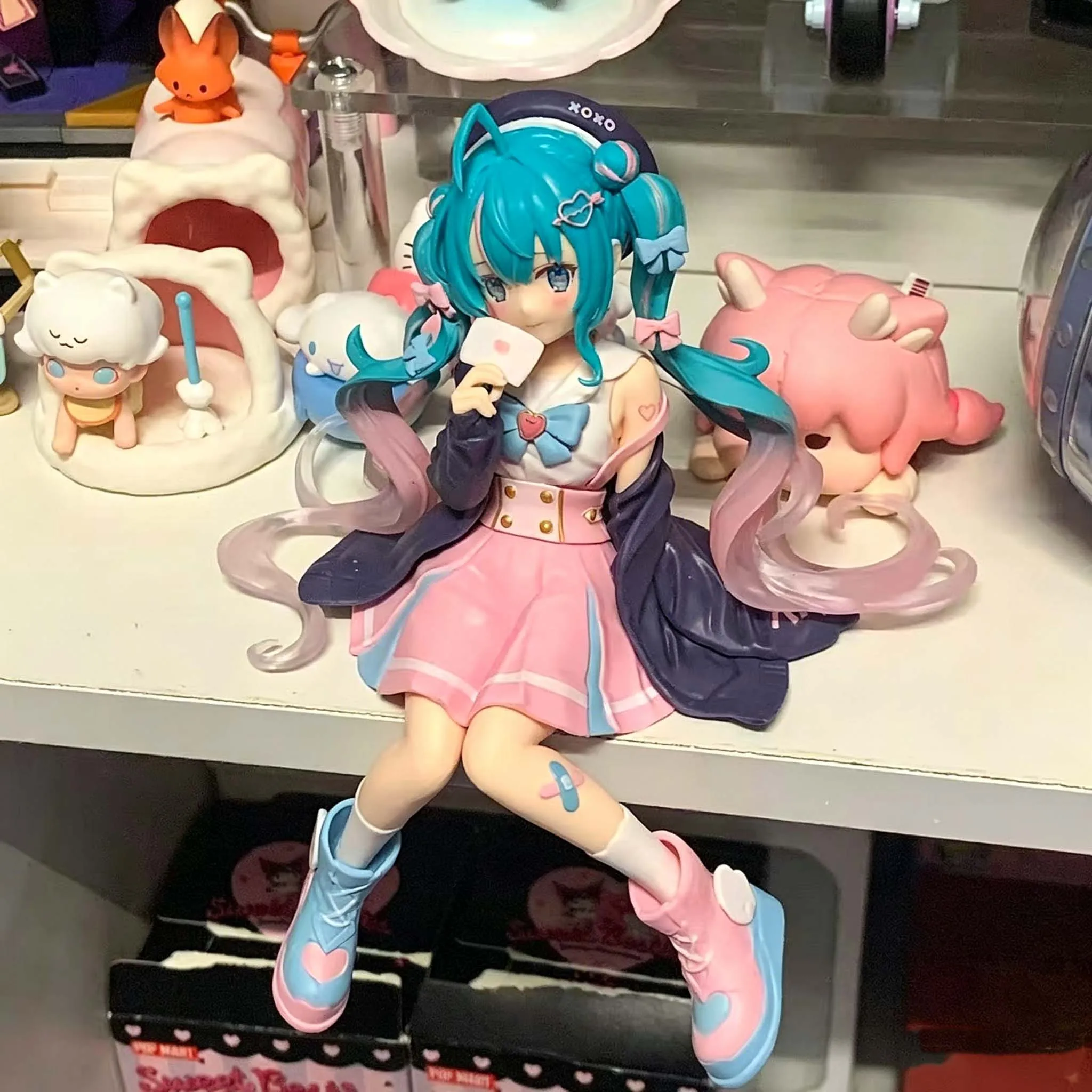Neue Hatsune Miku Anime-Figur, rosa Sakura, sitzende Pose, PVC-Actionfigur, Modellspielzeug, Dekoration, Sammlerstück, Geschenk.