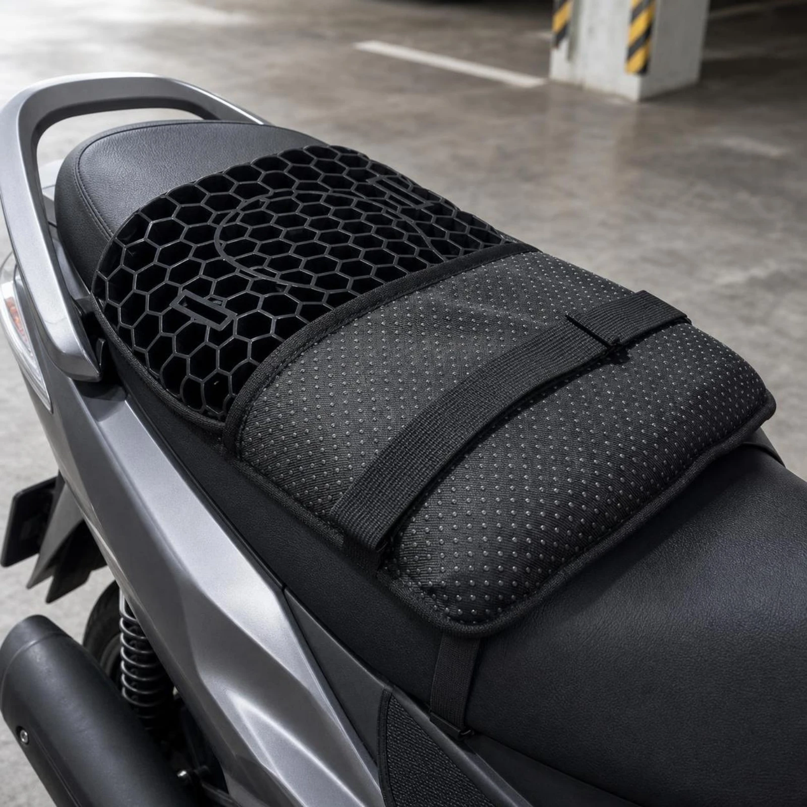 Motorcycle Seat Cushion Breathable Motorcycle Seat Pad Contoured Comfortable for Motorcyclists, Long Commutes