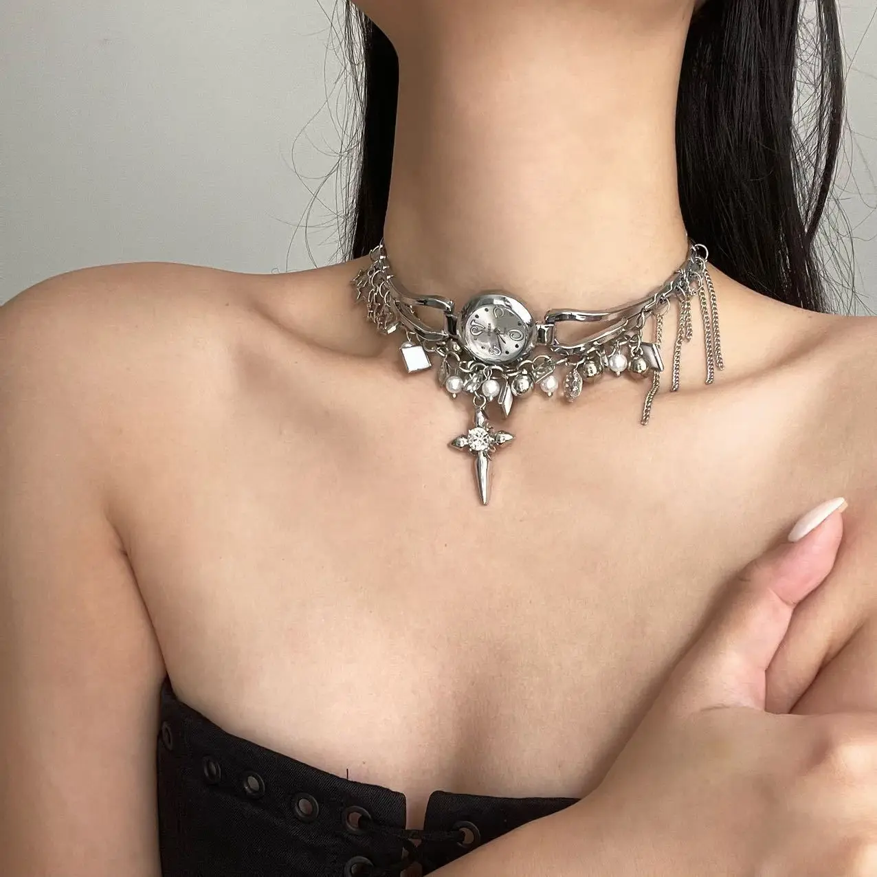 المألوف الحلو الشرير نمط ساعة الصليب قلادة للنساء ثقافة فرعية الفردية العصرية المختنق قفل سلسلة