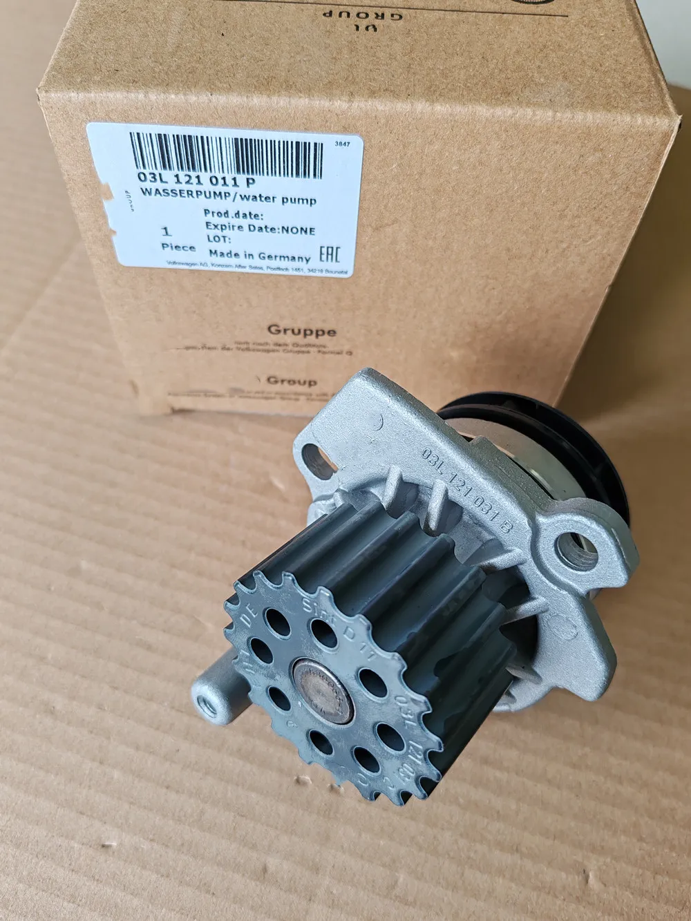 Brand New Made In Germany OEM water pump 538008910 03L121011J, 03L121011P, 03L12101 for Audi VW SEAT SKODA FORD 1.9L 2.0L TDI PD