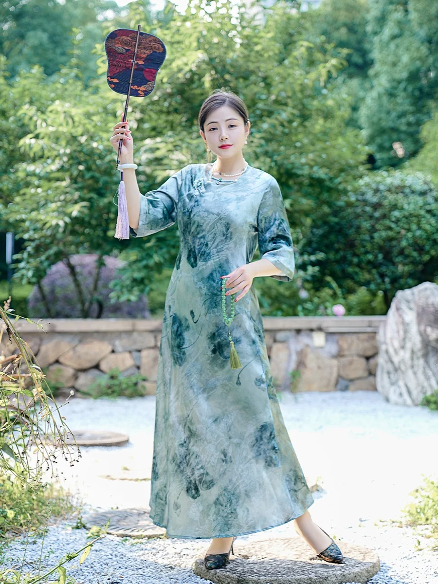 

Шелковое кимоно (ципао) ручной работы синего цвета с пуговицами, круглым вырезом, в китайском акварельном стиле, летний традиционный женский костюм