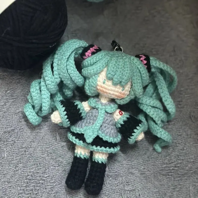 originalidade-diy-dos-desenhos-animados-feito-a-mao-tecer-caseiro-hatsune-miku-chaveiro-boneca-brinquedo-de-pelucia-pingente-para-namorada-criancas-presentes