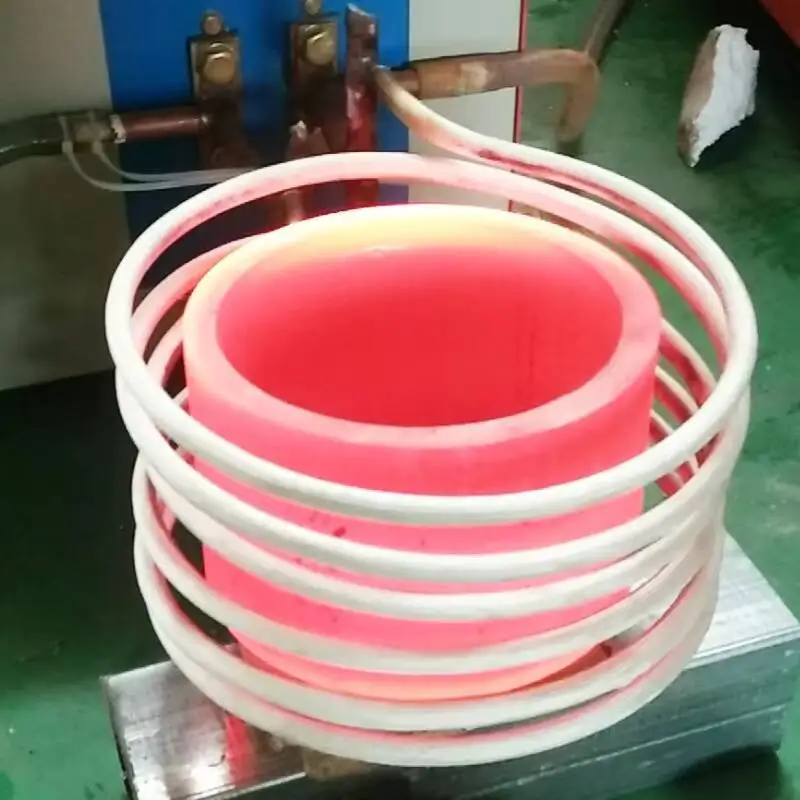 Équipement de chauffage par induction utilisé pour la forgeage et la trempe