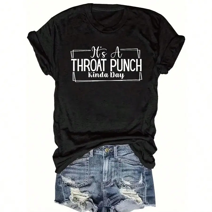 Camiseta feminina casual de manga curta com estampa gráfica "His THROAT PUNCH Kinda Day" padrão geométrico preto e branco, gola redonda