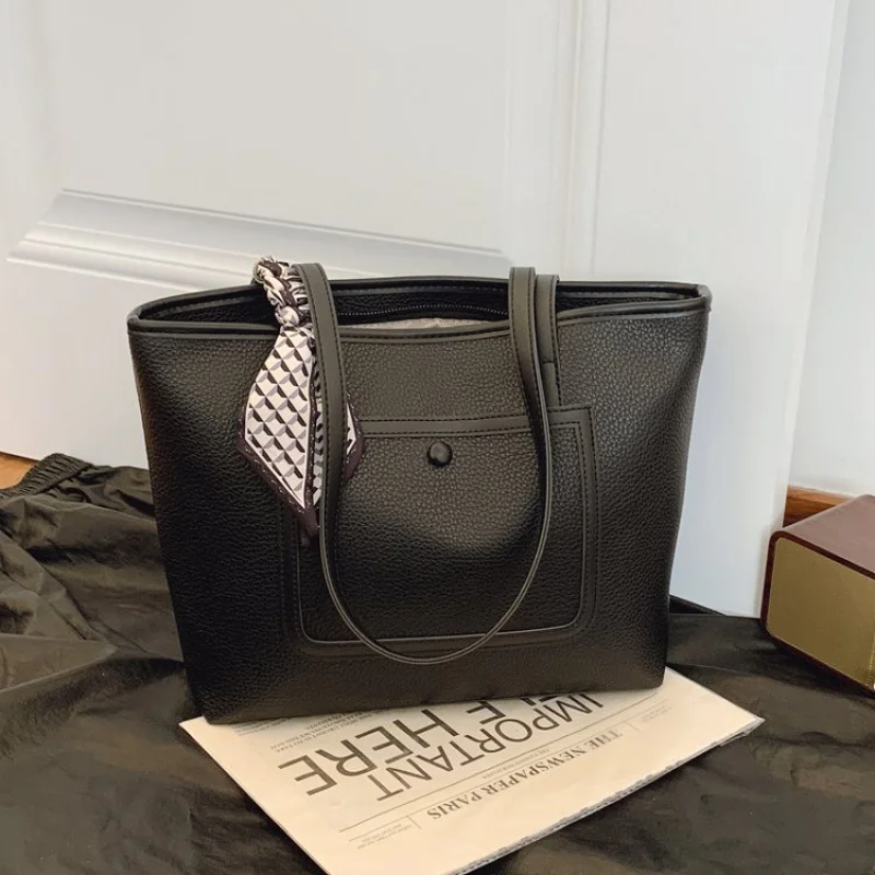 

Luxury Women's Crossbody-Bag Crafted From Sturdy Leather Featuring Popular Classic Elegant And High-End Vintage Look ​