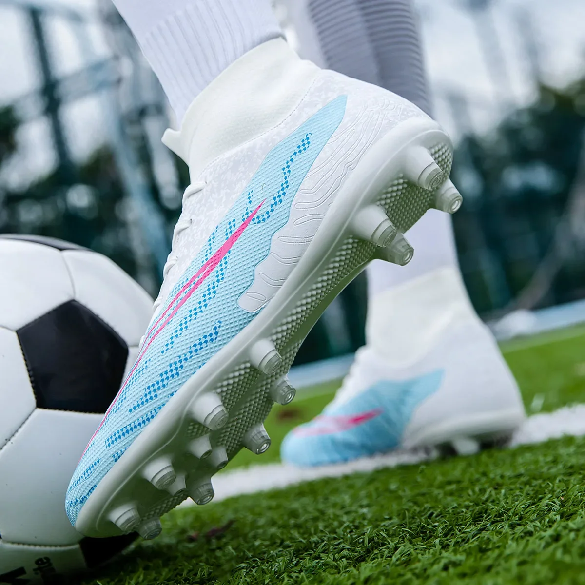 

Grass High Quality Men's Football Shoes Comfortable Non-slip Grass Professional Soft Breathable Football Shoes for Men and Women