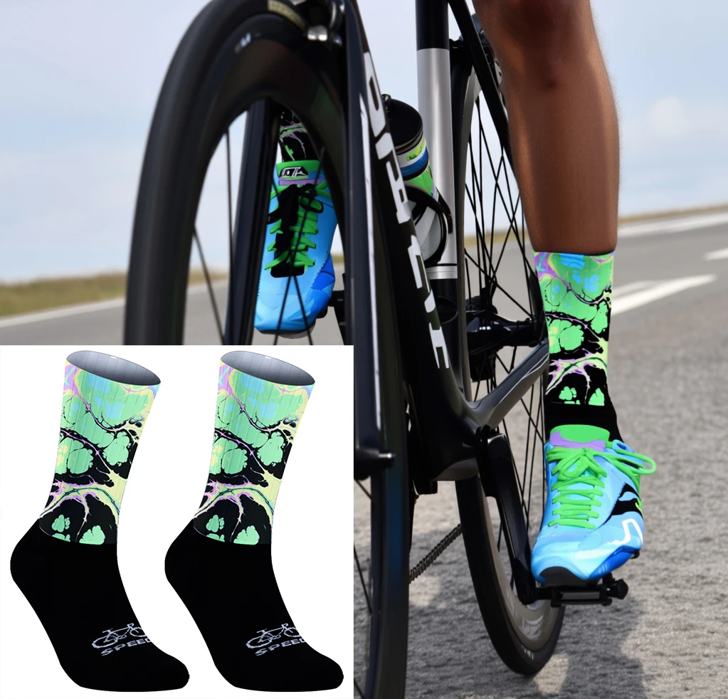 

Дышащие и прочные велосипедные носки с визуальным рисунком, обеспечивают комфортный опыт езды.