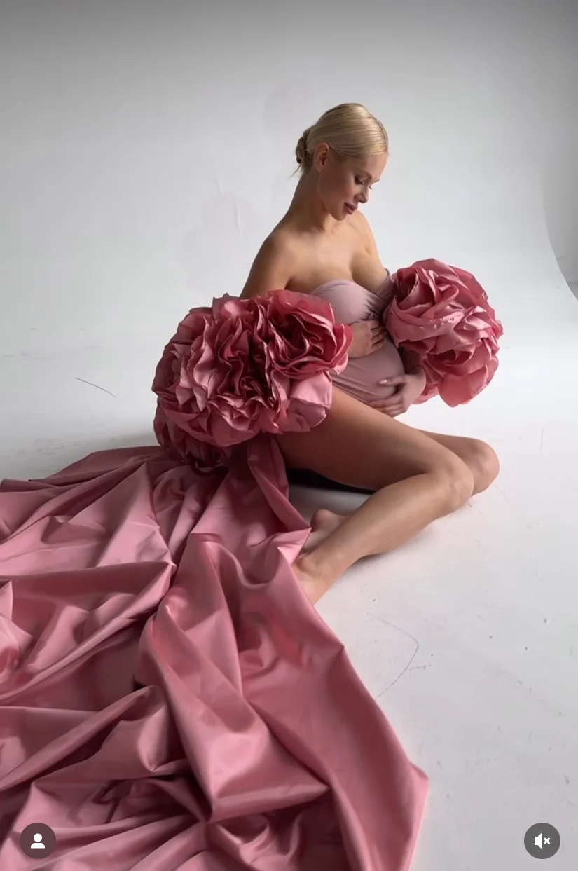 Capa floral rosa feita sob medida com cauda longa em camadas de flores com babados jaqueta feminina jaqueta de noiva chique