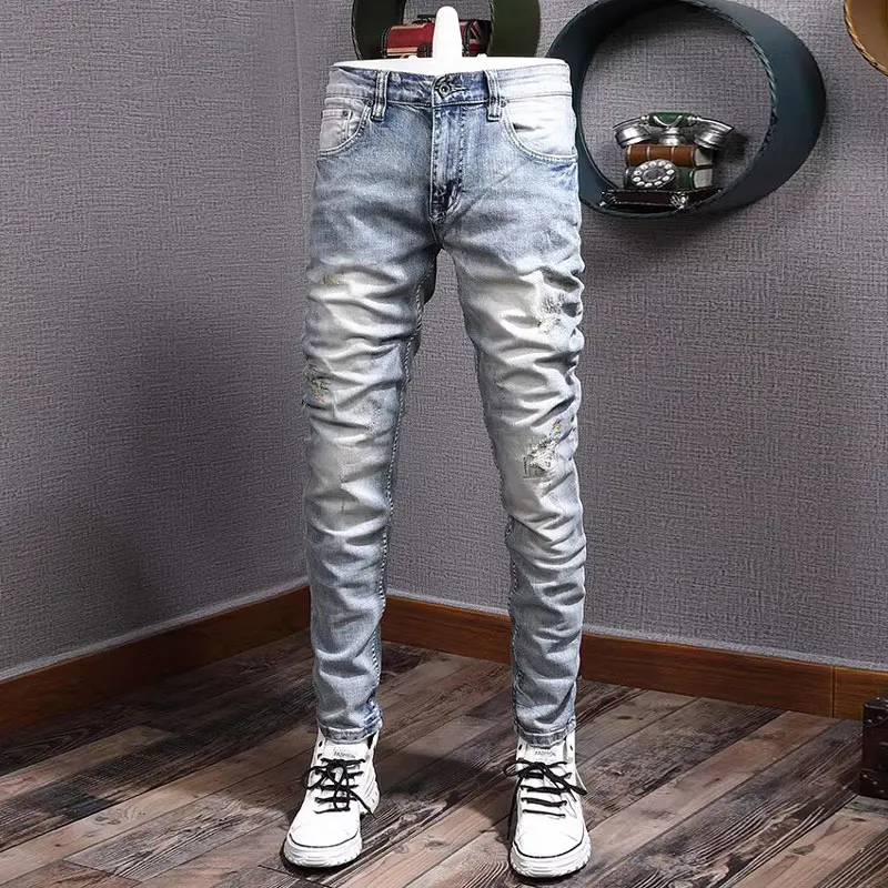 

Fashion Vintage Men Jeans Retro Washed Light Blue Elastic Slim Ripped Jeans Men Embroidery Patched Designer Denim Pants Hombre