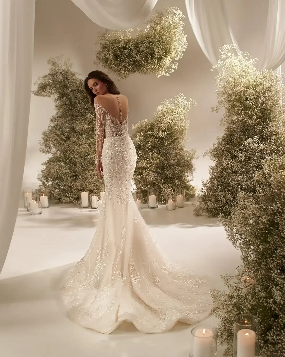 Abito da sposa a sirena con tubino in pizzo con scollo a V profondo sexy personalizzato con illusione glitterata