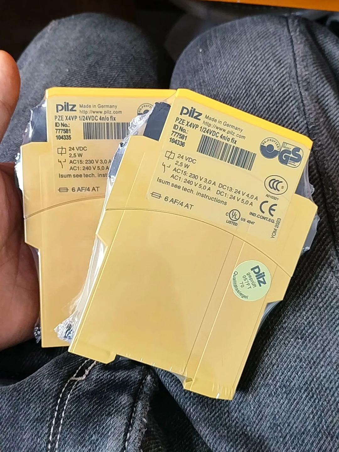 Pilz 777581 safety relay Germany in Stock