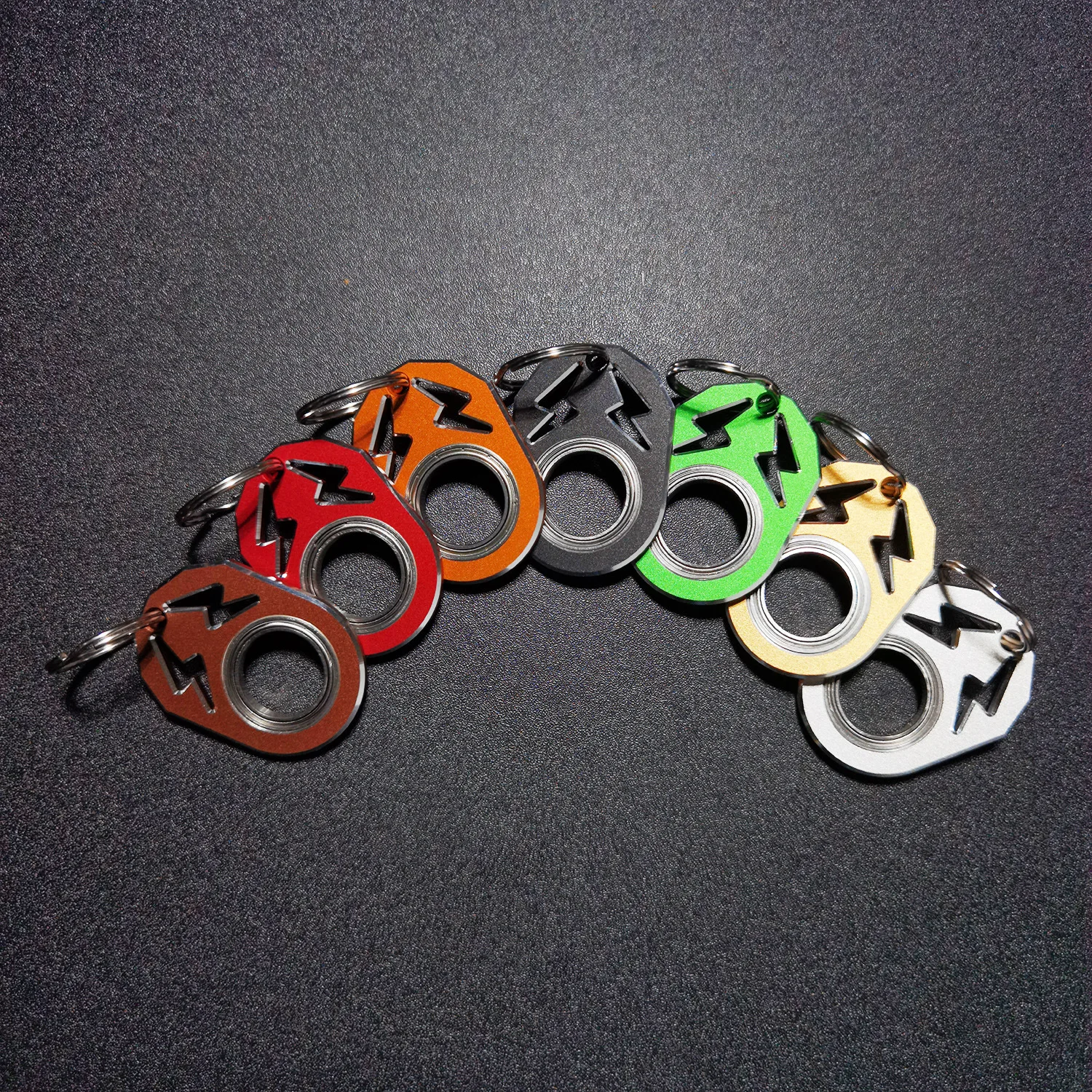 Aluminum alloy fingertip rotating bearing, lightning keychain, decompression, cool and trendy play, handsome pendant