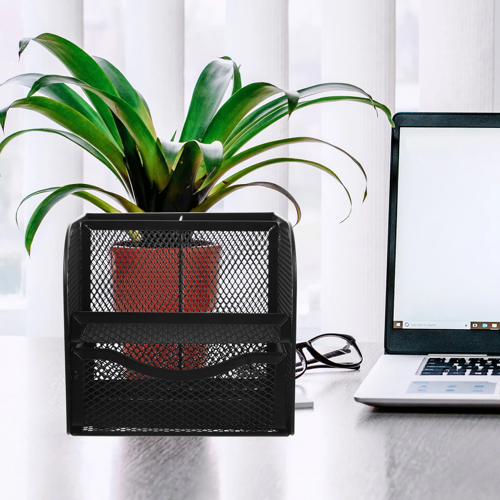 

Metal Pen Holder Creative Hollow Design Desk Organizer for Office Home Large Capacity Stationery Makeup Storage