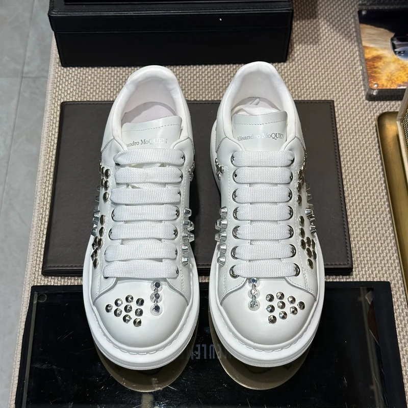 

Men White Platform Loafer Shoes Oversized Casual Shoes Cowhide Leather Classic Sneakers Round-toed Trainers Rivet Hip-hop Shoes