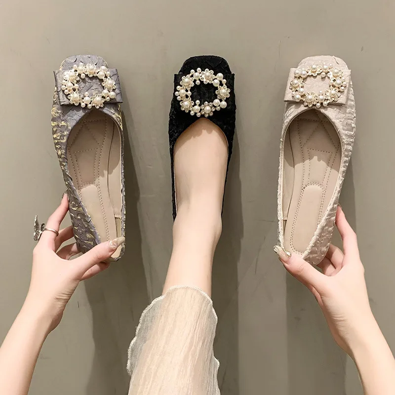 Women's Pearl Buckle Soft Sole Flat Comfortable Non-Slip Slip-On Lazy Shoes Fashion Shallow Mouth Bean Shoes