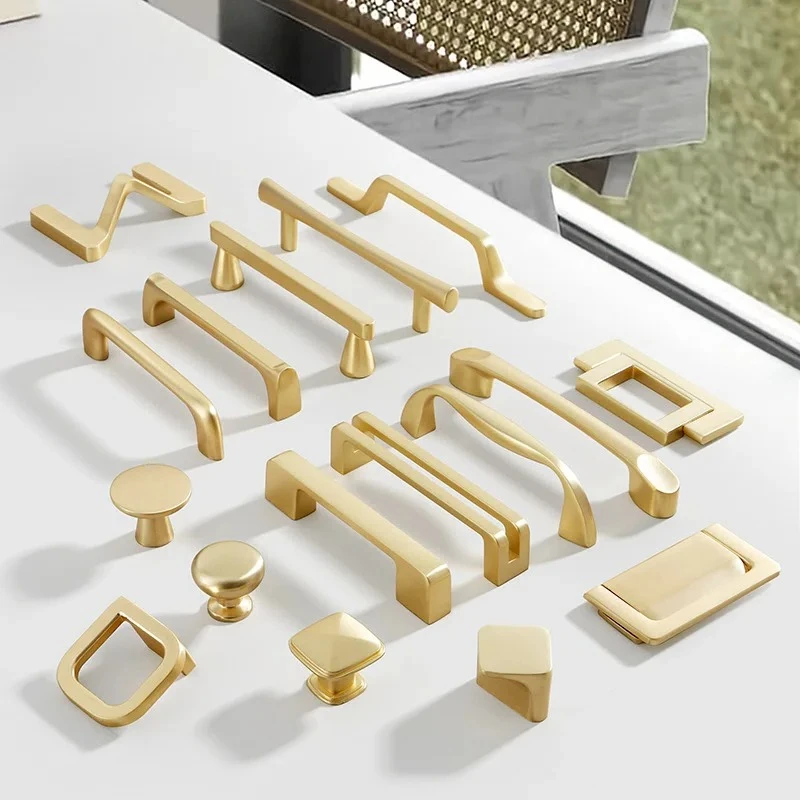 

Мебельная фурнитура: Золотые ручки для шкафов, дверные ручки для гардеробов, одинарные ручки для ящиков, ручки для обувниц