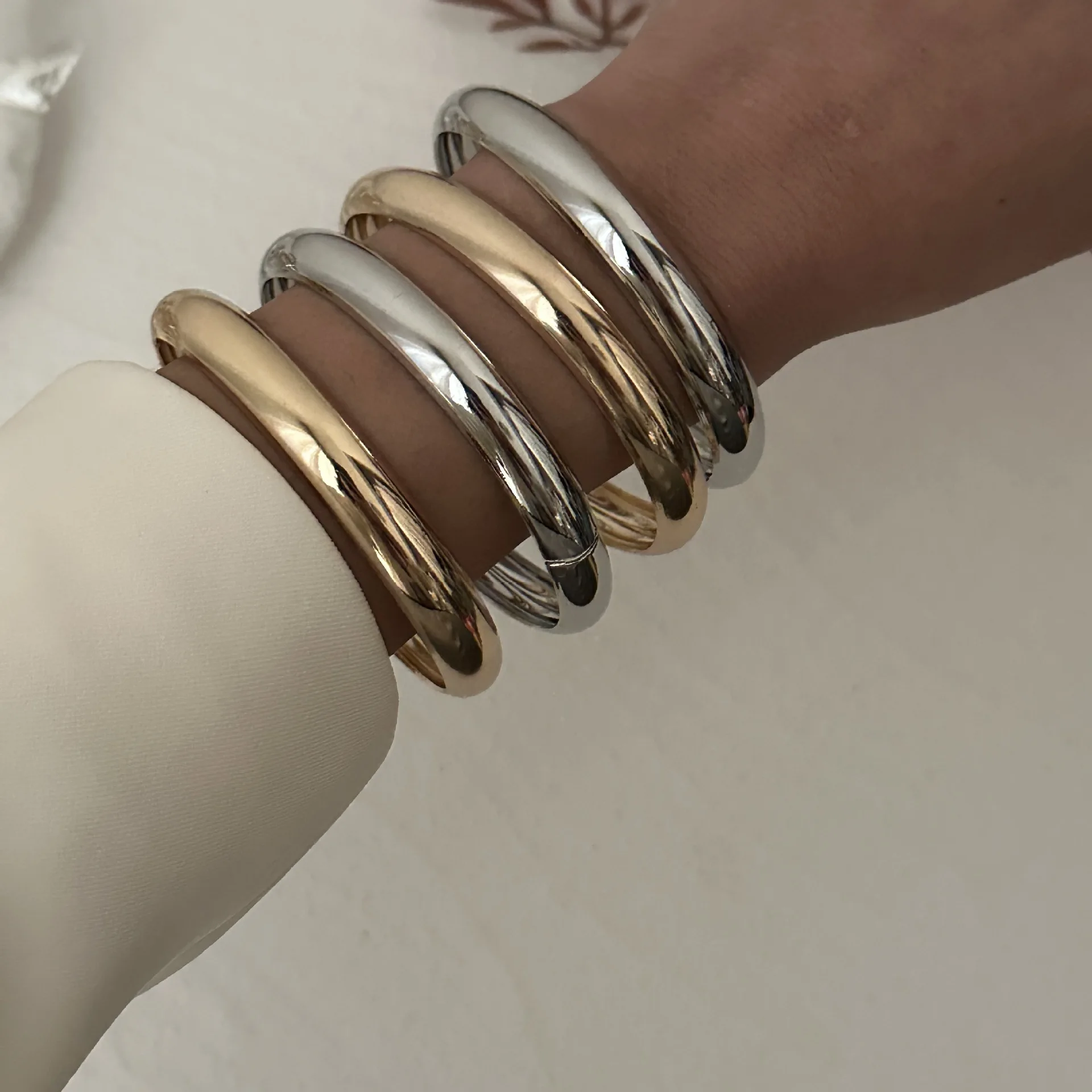 4Pcs/Set Simple Round Bangles Sets Punk Hip Hop Men Gold Silver Color Geometric Wide Bangles For Women Bracelet Gift Jewelry