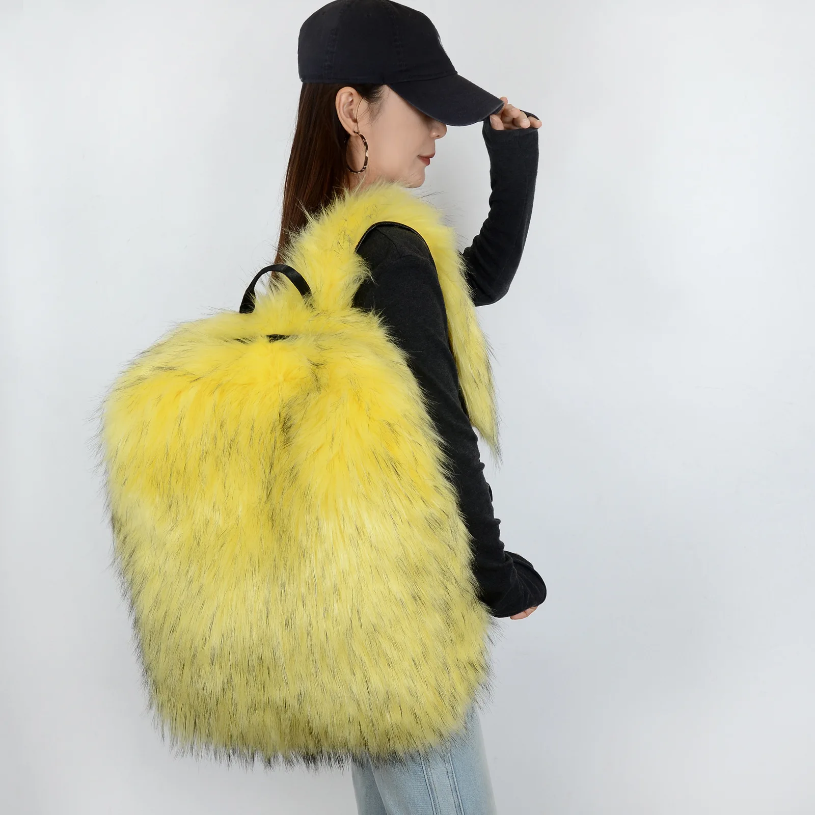 Neuer Kunstfell-Rucksack mit großem Fassungsvermögen, Unisex, Herbst-Winter-Reisetasche, Plüsch-Umhängetasche, supergroßer Rucksack aus weichem Stoff, Unisex – Detail 11