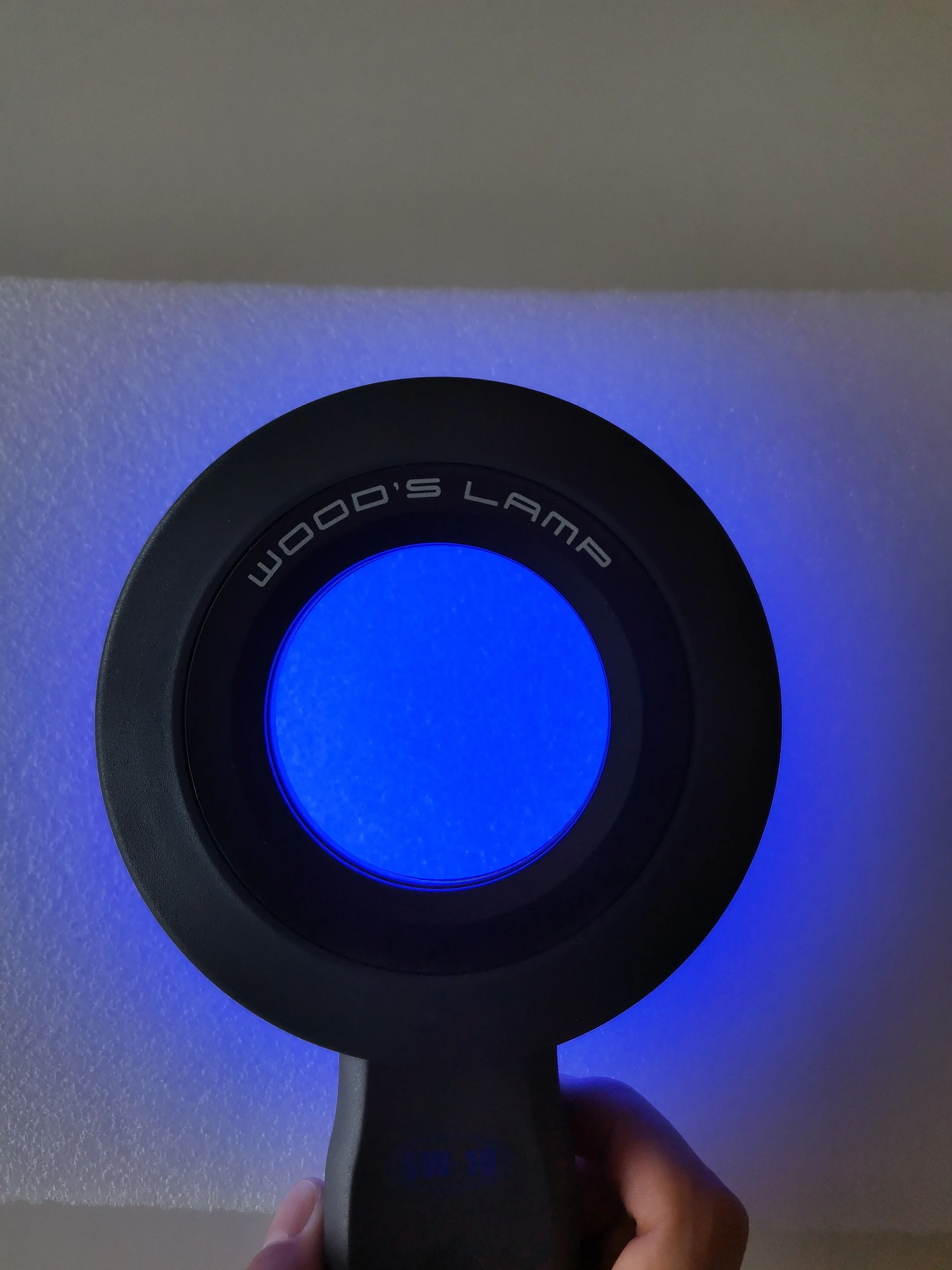 

UVA Медицинское увеличительное стекло Лампа Woods LED Sw-10 Анализ кожи Витилиго Лечение псориаза Диагностика Дермоскопия