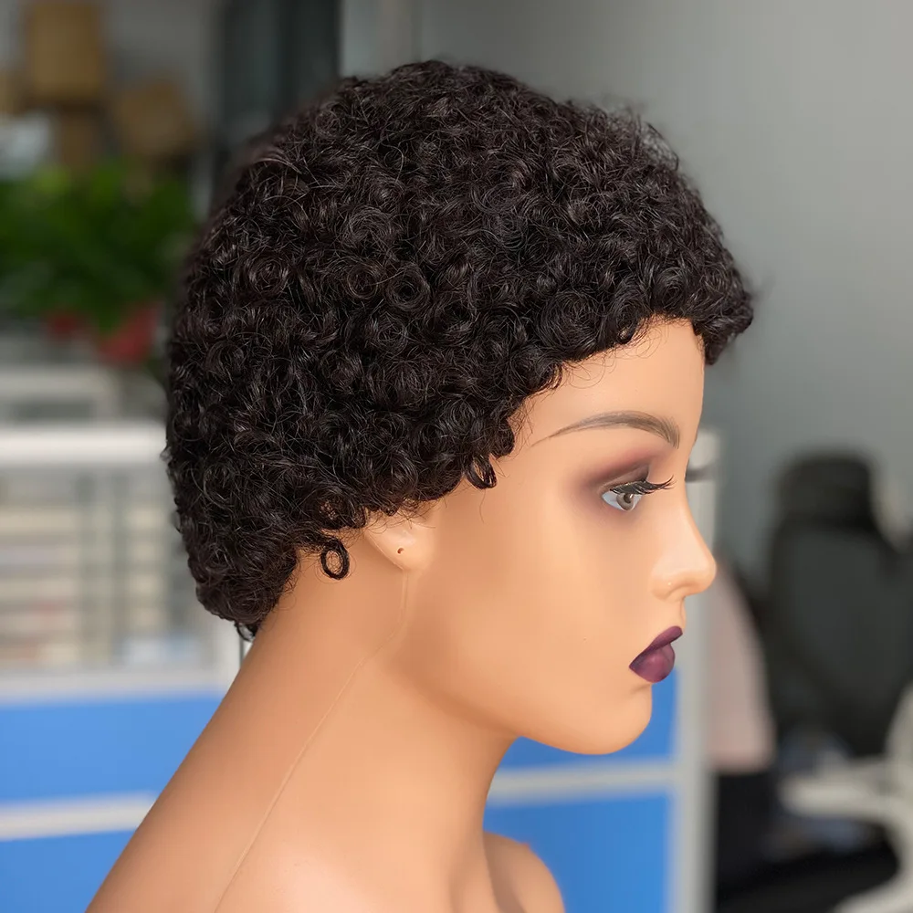 Wig Pixie Cut Pendek Berlapis Keriting Buatan Mesin Penuh Dengan Poni Warna Hitam Alami untuk Penggunaan Sehari-hari